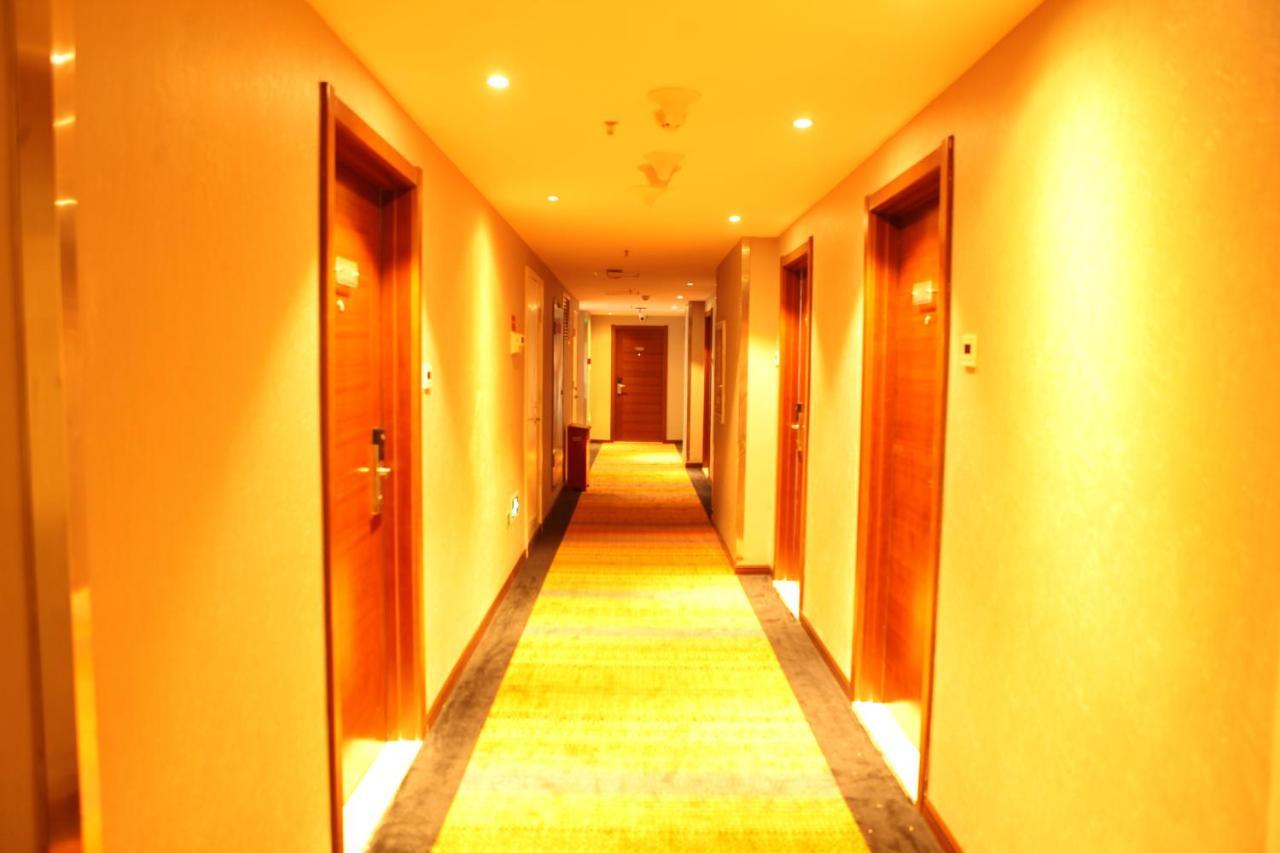 Royal International Hotel Urumqi Exterior foto