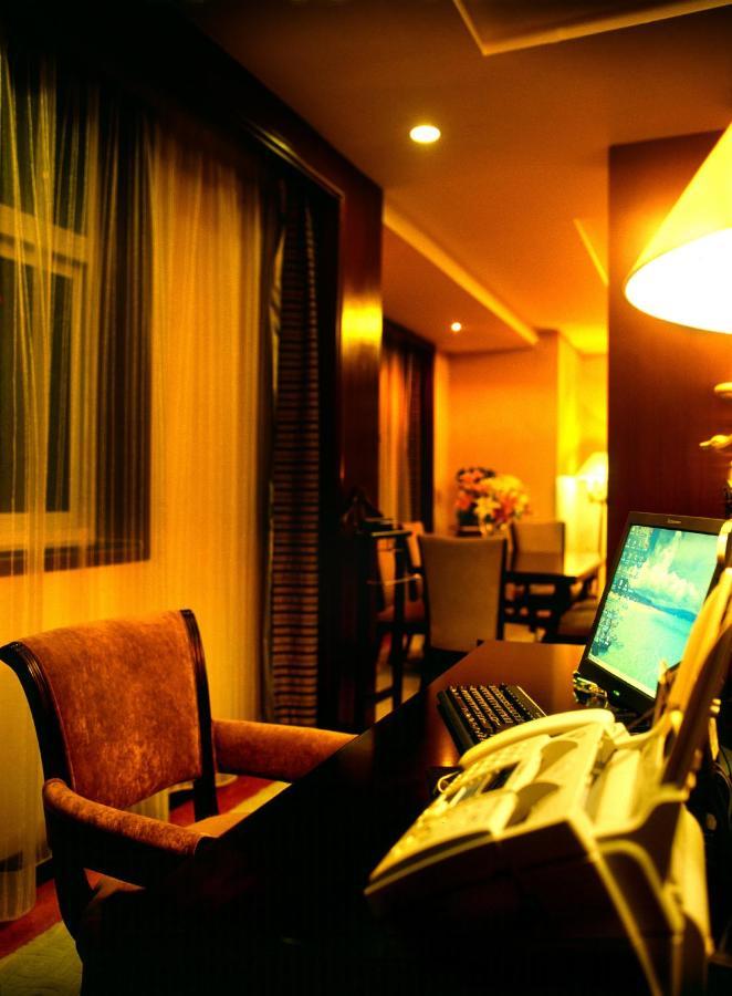 Royal International Hotel Urumqi Habitación foto